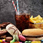 خوراکیهای مضر برای دندان (10 ماده غذایی که باعث پوسیدگی دندان میشوند)