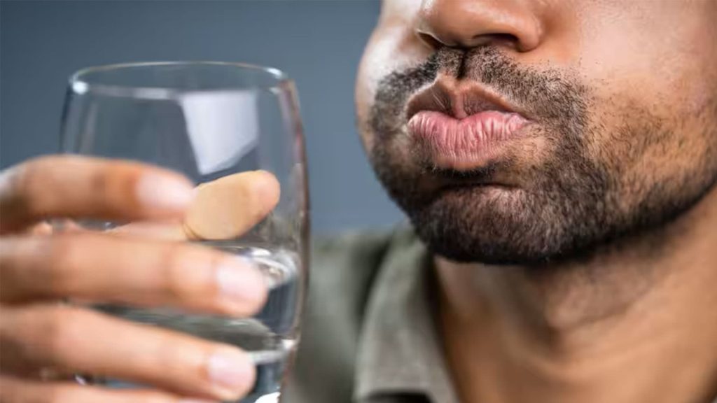 قرقره کردن آب نمک