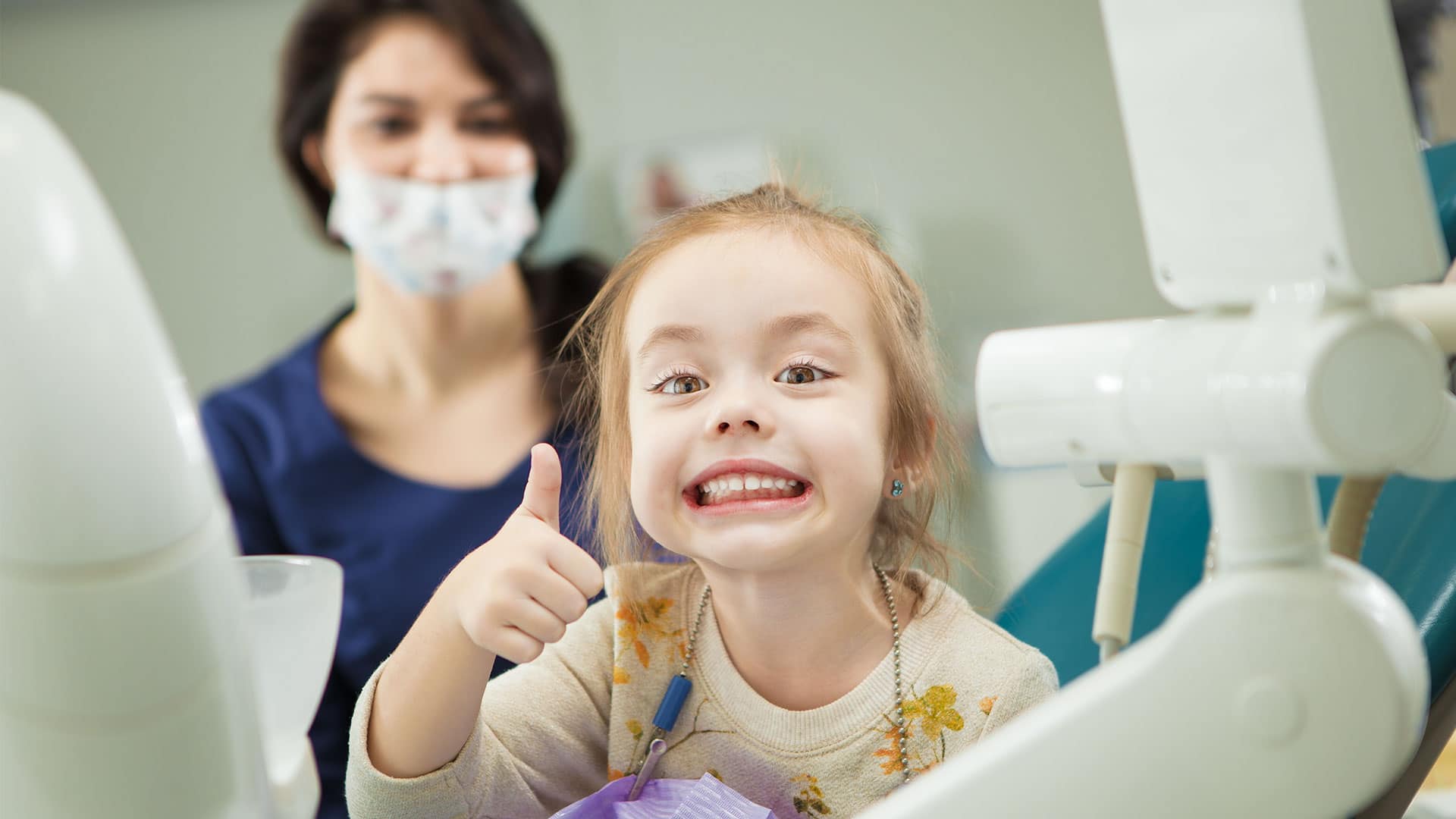 لبخند کودک بعد از پر کردن دندان