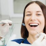 آیا جرمگیری باعث لق شدن دندان میشود؟ (شایعه یا واقعیت)