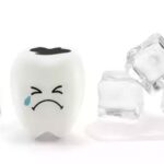 آیا جویدن یخ به دندان آسیب میزند؟ (+چرا اینقدر اعتیادآور است؟)