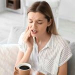 چرا دندانها بعد از روکش کردن حساس میشوند؟ (آیا طبیعی است؟)